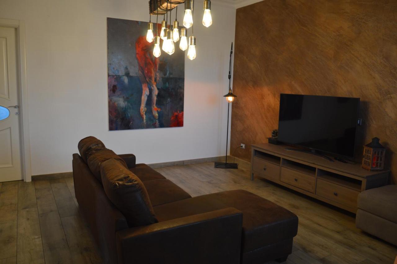 La Casa Di Barry Bed & Breakfast ปอซซุออลี ภายนอก รูปภาพ